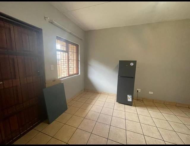 2 BEDROOM PROPERTY TO RENT IN BULT WEST